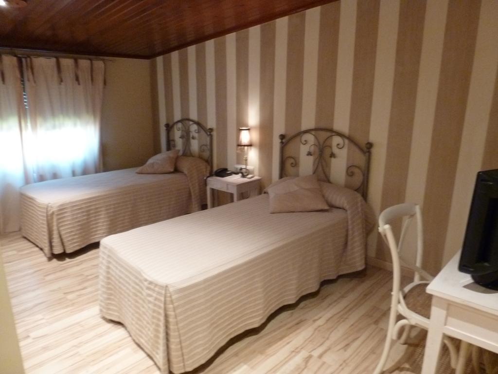 Hotel H Con Encanto Binéfar Rum bild