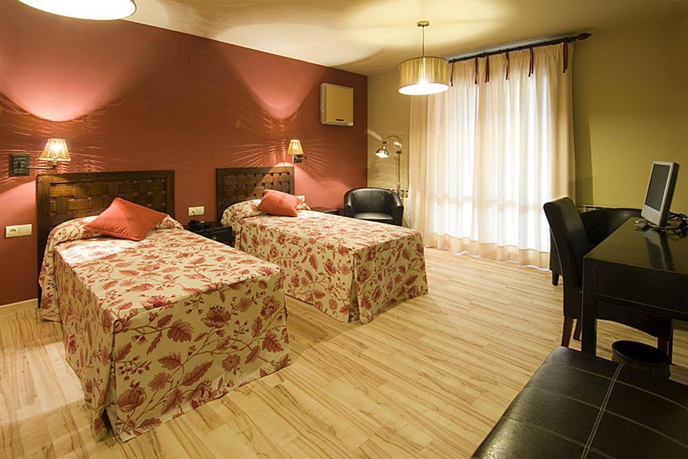 Hotel H Con Encanto Binéfar Exteriör bild